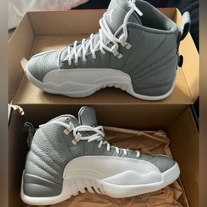 AIR JORDAN 12 RETRO (STEALTH/WHITE/COOL GREY)